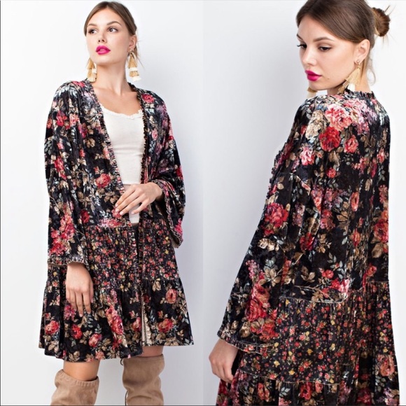 Des Feli Sweaters - Floral Velvet Cardigan